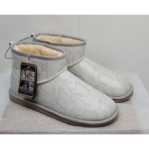 Lamo Sneakskin boots